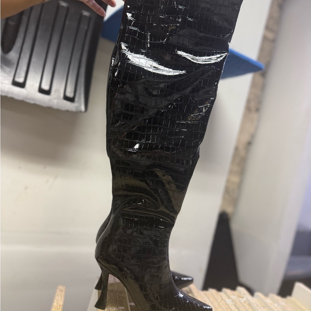 Elegant Black Croc-Embossed Women's Boots